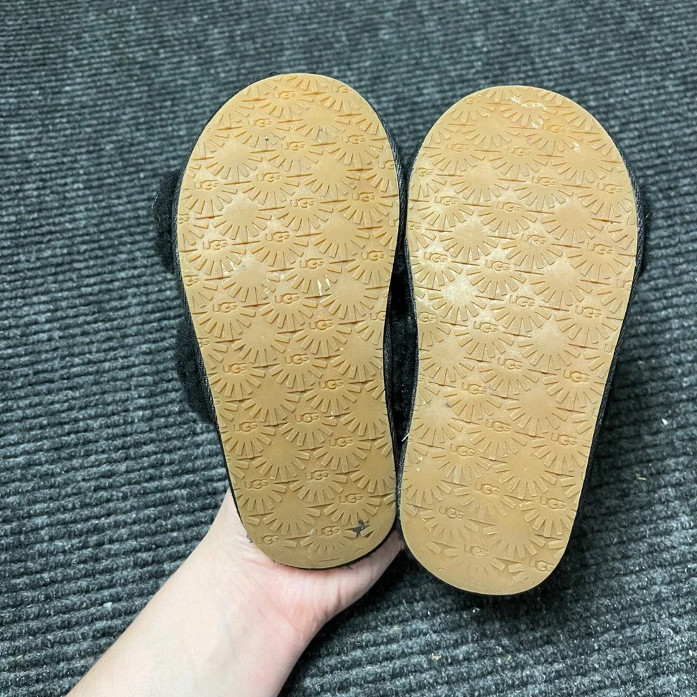 UGG Fluff Yeah Slide Sandal Kids Size 12 Black Sheepskin Elastic Strap slipper